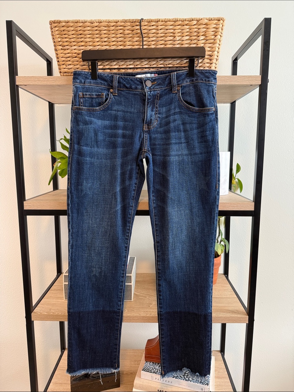 Cabi Star Almost Famous Slim Boyfriend #3937 Frayed Hem Jeans, Size 6